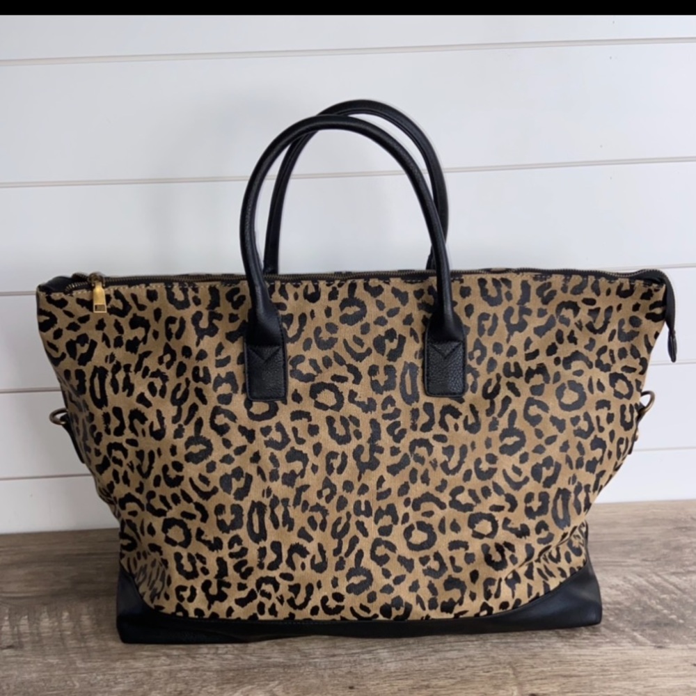 ❗️ON SALE❗️Large leopard weekender bag